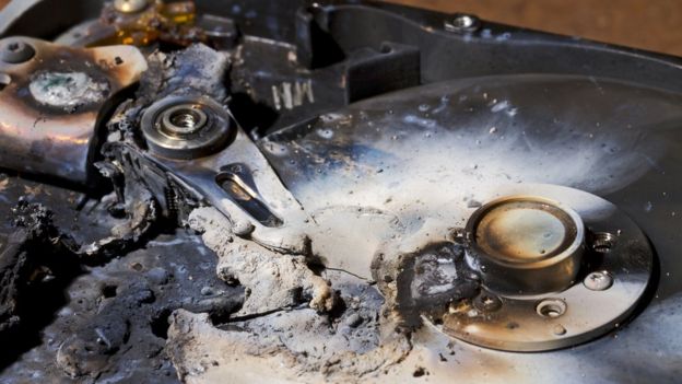 hard drive destrozado